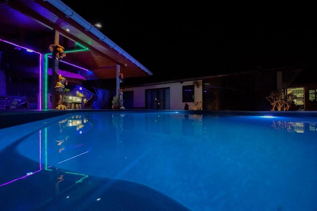 Tina'S Living Paradise - Guesthouses With Private Pool Ban Phe Eksteriør bilde